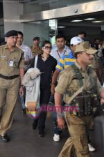 Kajol arrive back in Mumbai Airport on 6th Feb 2010 (3).JPG